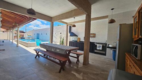 Tupy Casa | Piscina Aquecida, 4 Suítes, Bilhar, Área Gourmet