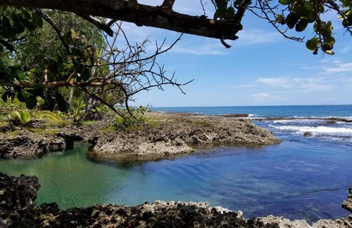 Cahuita Hotel | Piscina Natural on the Sea