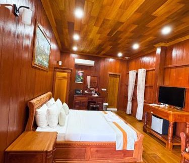Santuk Cama Y Desayuno | Piseth Private Villa Hotel