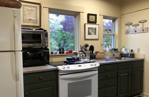 Westmore Cabaña | Pisgah Cottage perched on the waters edge of Lake Willoughby