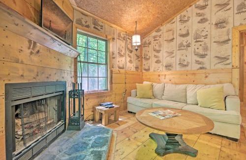 Barnardsville Casa | Pisgah Forest The Oak Cabin with Deck by Creek