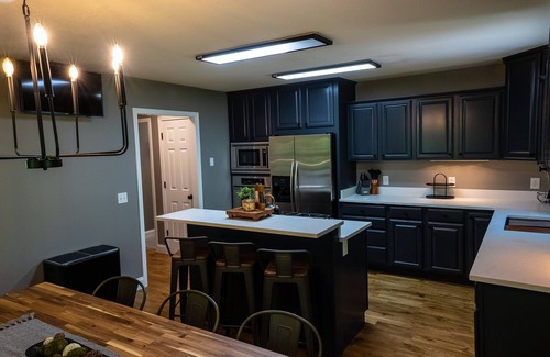 Candler Cabina | Pisgah Peaks, our mountain top oasis! Renovated Asheville area modern cabin!
