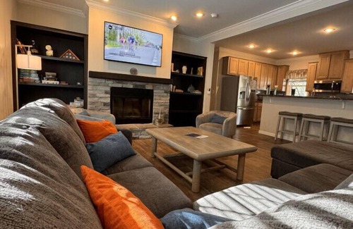Asheville Casa | Pisgah Retreat w/ Hot Tub & Private River Access