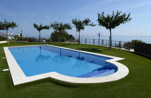 Llanca Apartamento | Piso moderno con terraza, jardín, piscina y WiFi, a 400m de la playa en Llançà - ES-228-137