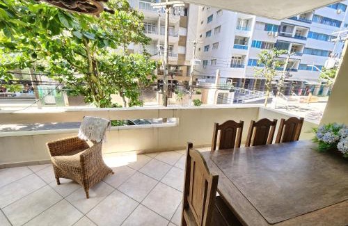 Pitangueiras Apartamento | Pitangueiras 3 quartos aconchegante , esquina com a praia e shopping
