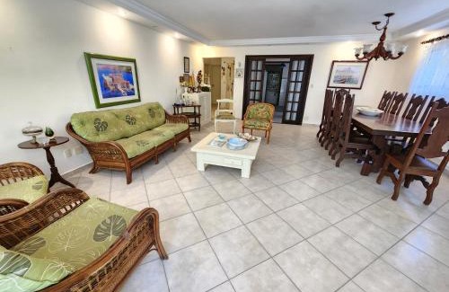 Pitangueiras Apartamento | Pitangueiras 3 quartos aconchegante , esquina com a praia e shopping