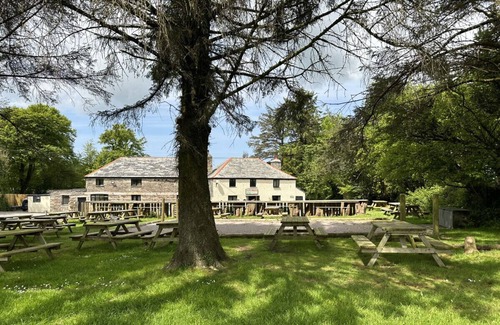 Fivelanes Alquiler De RV | Pitch 1 - The Rising Sun Campsite