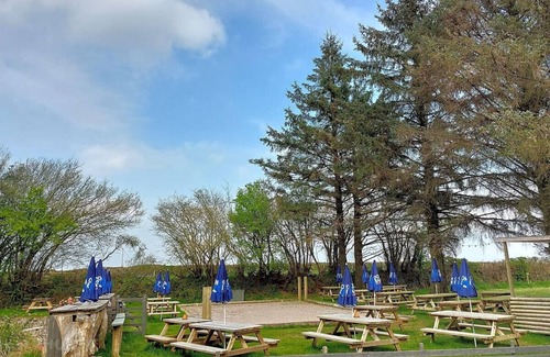 Fivelanes Alquiler De RV | Pitch 2 - The Rising Sun Campsite