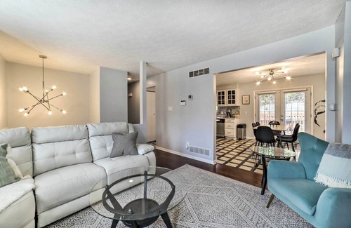 Brighton Heights Casa | Pittsburgh Retreat w/ Deck ~ 4 Mi to Dtwn!