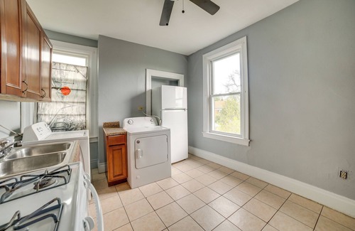Ross Township Apartamento | Expansivo Pittsburgh Apt - ¡11 minutos al centro!