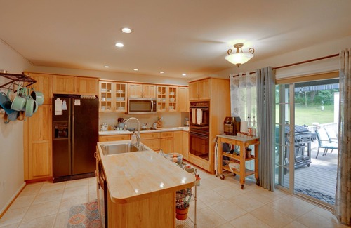 Pittsfield Casa | Pittsfield Home w/ Deck - 12 Mi to Jiminy Peak!