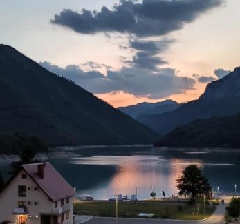 Pluzine Apartamento | Piva lake