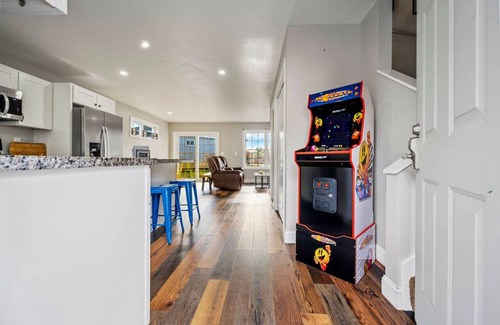 Old Orchard Beach Apartamento | Pixel Perfect Escape: 2BR Retreat w/ Gaming Theme