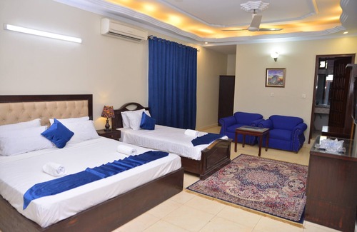 D.H.A. Cabina | Ibis Lodge Guest House Khayaban-e-Mujahid DHA