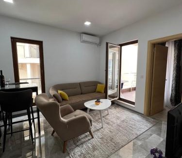 Maini Apartamento | Place Budva