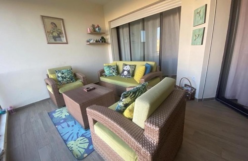 Sidi Bouqnadel Apartamento | Plage des Nations beautifully decorated apartment with a swimming pool view