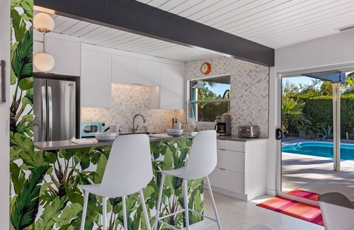 Sunmor Casa | Plaimor Palms - Classic Remodeled Mid-Century Alexander!