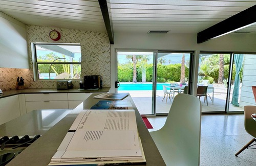 Sunmor Casa | Plaimor Palms - Classic Remodeled Mid-Century Alexander!