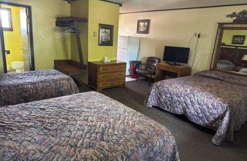 Douglas Hotel | Plains motel