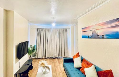 Plaistow South Apartamento | Plaistow home near Custom House Excel free parking