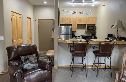 Taos Ski Valley Condominio | Summer fun with cool temps at our Enchanted Condo 1.5 miles from Taos Ski Valley