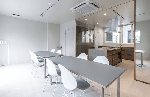 Gifu Casa | Plan for up to 2 people A minimalist space with / Gifu Gifu