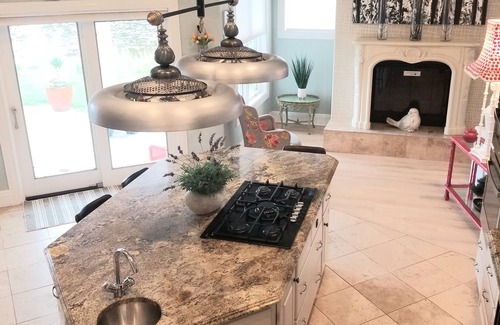 Petoskey Casa | DEJE SUS PREOCUPACIONES "DETRÁS" ..... ¡UNA CASA DE VACACIONES MEMORABLE!