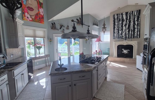 Petoskey Casa | DEJE SUS PREOCUPACIONES "DETRÁS" ..... ¡UNA CASA DE VACACIONES MEMORABLE!