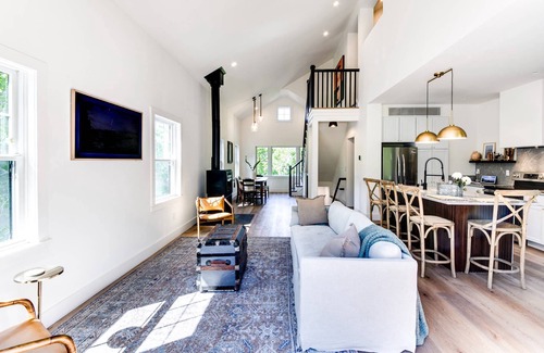 Shelter Island Heights Casa | Plan Your Perfect Summer Escape: Walk to Crescent Beach and to Pridwin!