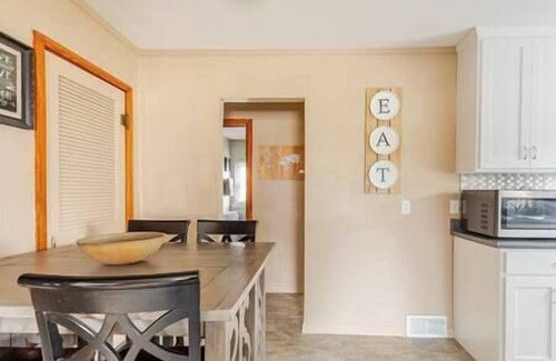 Hermann Apartamento | Plane Suite at Brickhouse Inn