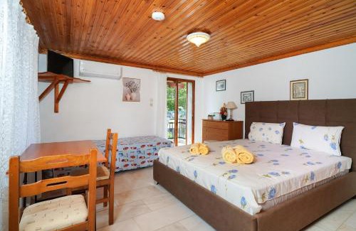 Kinyra Apartamento | Plane TREE