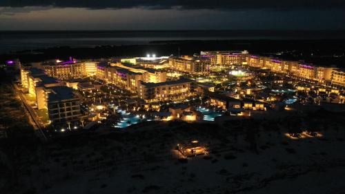 Puerto Juárez Complejo | Planet Hollywood Cancun Adult Scene by Royalton, An Autograph Collection All-Inclusive Resort - Adults Only