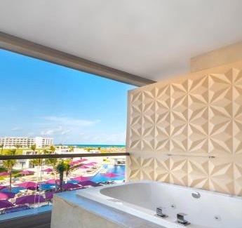 Puerto Juárez Complejo | Planet Hollywood Cancun Adult Scene by Royalton, An Autograph Collection All-Inclusive Resort - Adults Only