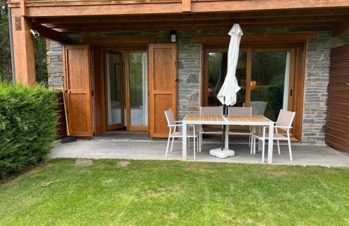 Estavar Apartamento | Planta Baja con jardín y piscina junto a Llivia