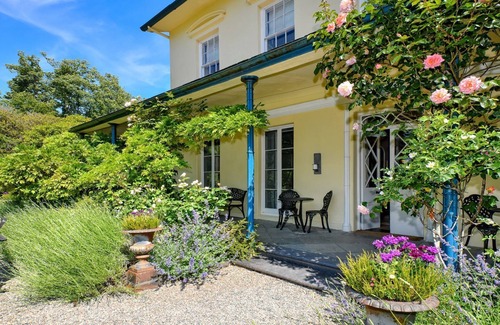 Efailnewydd Cabaña | Plas Bodegroes - a dog that sleeps 22 guests in 11 bedrooms