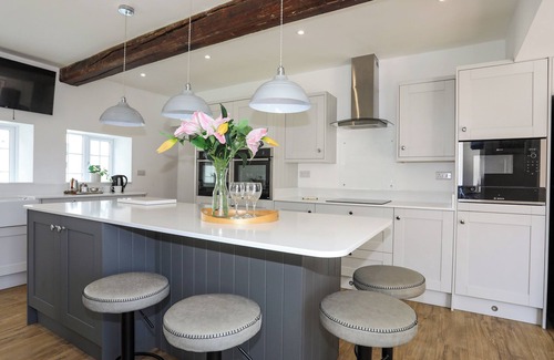 Saint Asaph Cabaña | PLAS COCH, pet friendly, character holiday cottage in St Asaph