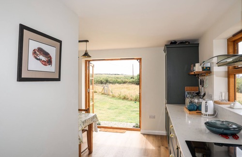 Rhoscolyn Cabaña | PLAS COCH RHOSCOLYN, pet friendly, with open fire in Rhoscolyn