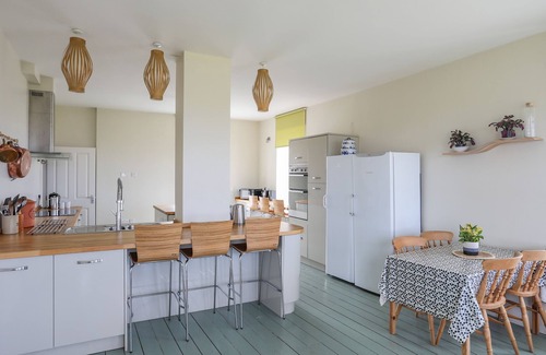 Llanfaelog Cabaña | PLAS NEWYDD, pet friendly, with a garden in Rhosneigr