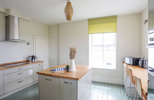 Llanfaelog Cabaña | PLAS NEWYDD, pet friendly, with a garden in Rhosneigr