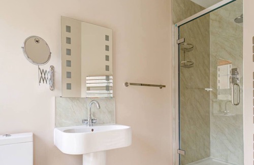 Derwenlas Casa | ¿Necesitas alejarte de todo? Experimente la verdadera serenidad en esta hermosa casa unifamiliar con