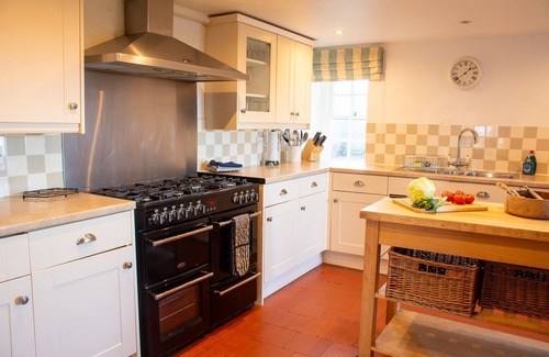 Rhoscolyn Cabaña | Plas - sleeps 10 guests in 5 bedrooms
