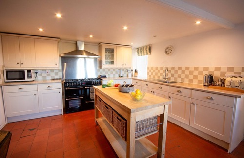 Rhoscolyn Cabaña | Plas - sleeps 10 guests in 5 bedrooms