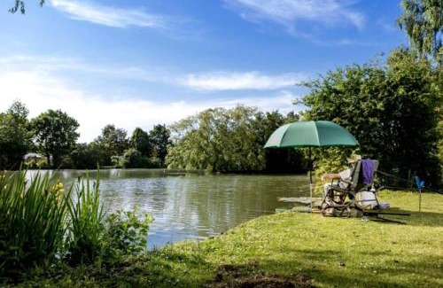 Saxmundham Casa | Platinum lakeside Lodge on resort with fishing