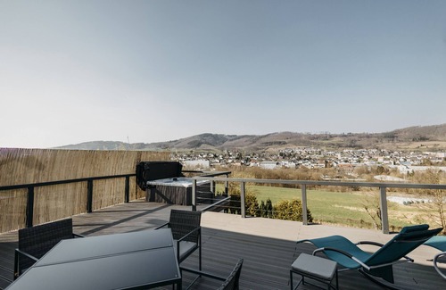 Plettenberg Apartamento | Platz, Charme & ein Hauch Luxus: Happy Place mit Whirlpool, Sauna und Traumblick