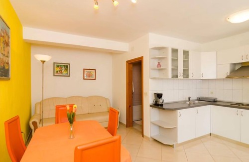 Orebic Apartamento | Plavac Mali by Interhome