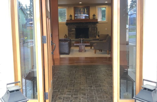 Geneva Casa | Play hard but rest EASY! Centrally Located Luxury!