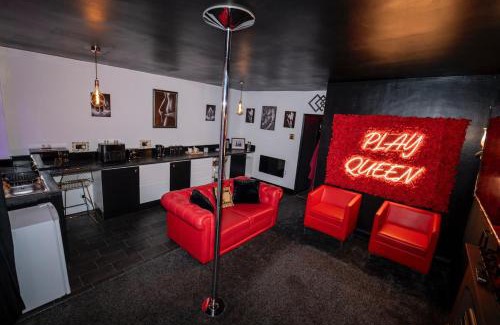 Bilston Apartamento | Play Queen - A Playful Unique Hot Tub Retreat