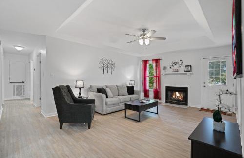 Clarksville Casa | Play & Stay - Freshly Updated, Workspace & Games