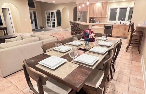 Three Oaks Casa | Play @ The Hideaway - hot tub, sauna, gymnasium