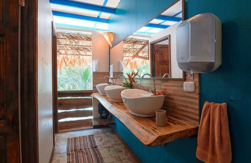 Cocles Hostal | Playa 506 Beachfront Hostel